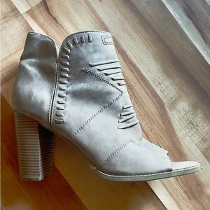 Stylish Tan Women's Ankle Boots